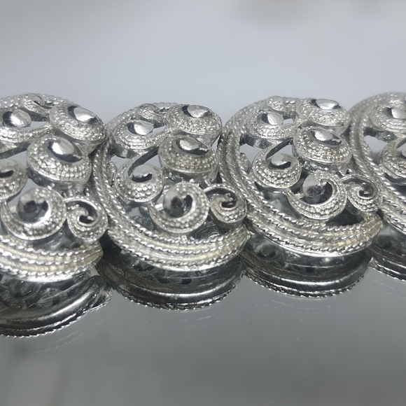 Coro Pegasus Bracelet. Size 7. - Picture 2 of 2